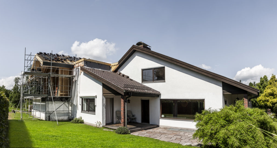 Extension maison conseils rénovation : travaux d’agrandissement avec isolation BAUMIT pour gain d’espace et confort thermique