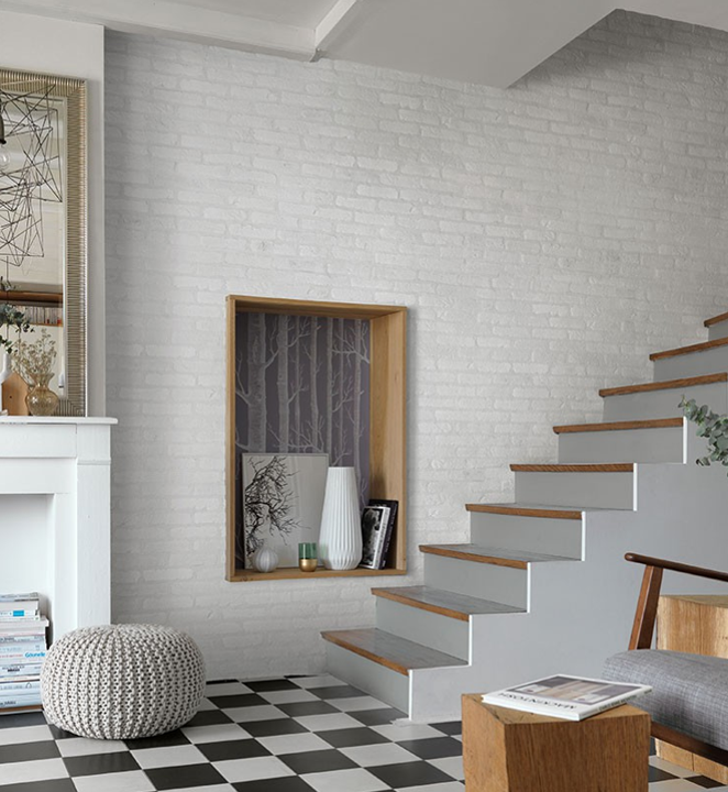 Briques Reconstituées Orsol ton White habillant élégamment les murs intérieurs d’une habitation, offrant style et caractère. Produits ORSOL en vente chez Orpa Matériaux (Elaustore).