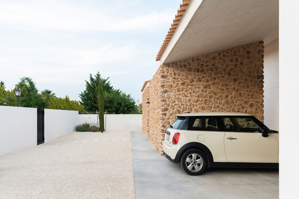 Visualisation d’un parement Pierre Reconstituée Verniprens Timanfya ton Meulière, hydrofugé dans la masse, adapté pour une utilisation en intérieur comme en extérieur. Produit VERNIPRENS, disponible chez Orpa Matériaux (Elaustore), spécialiste des matériaux de décoration et d’aménagement intérieur.